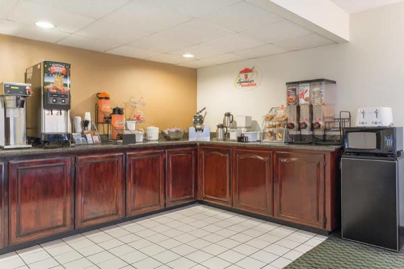 Super 8 By Wyndham Orangeburg Hotel Exterior foto